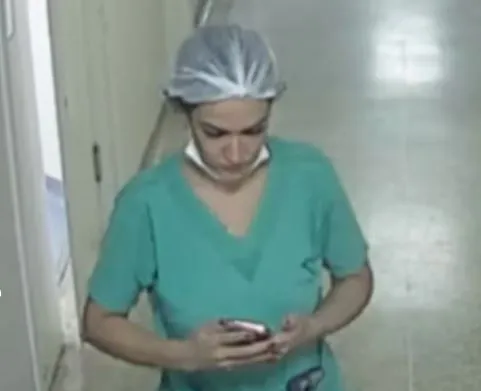 Médica se apropió del celular de su amante fallecido