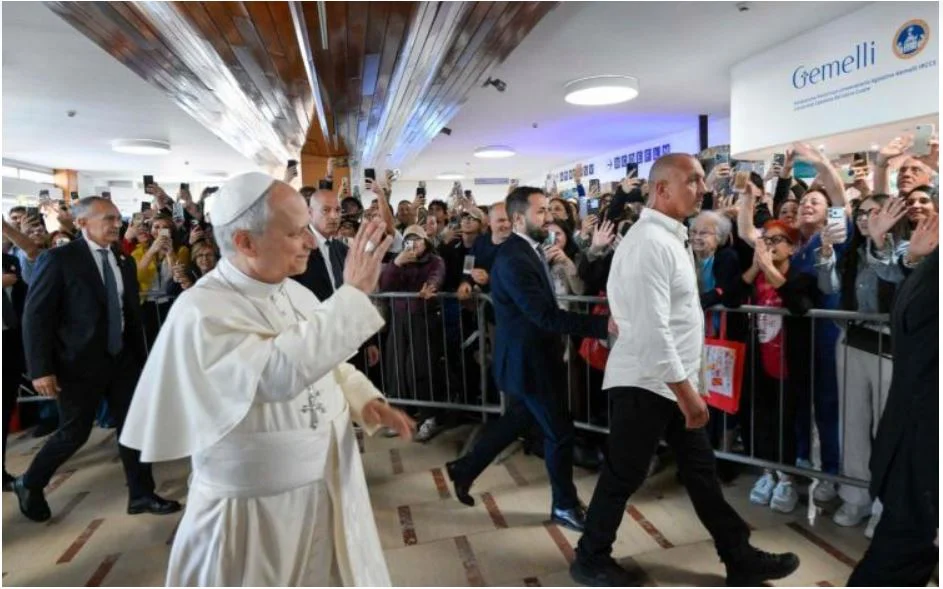 El papa ingresó al hospital Gemelli