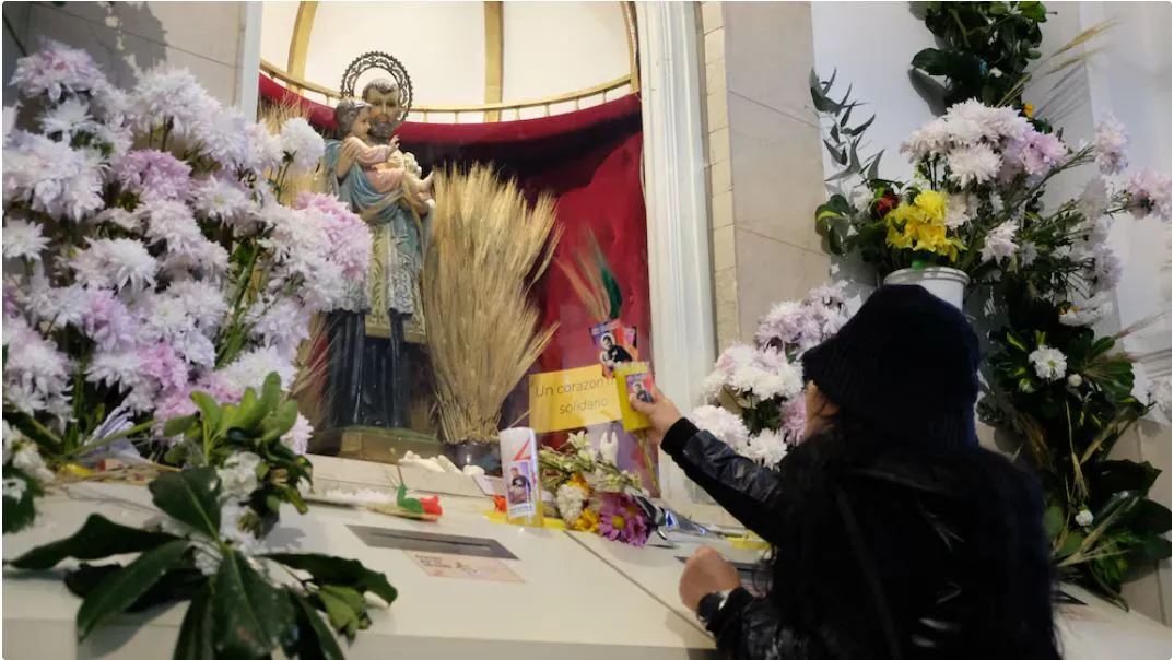 En la Argentina, miles de devotos se dirigen cada año al santuario de Liniers, el principal punto de peregrinación del país dedicado a San Cayetano para acercarle sus pedidos de pan y trabajo o agradecerle por lo concedido