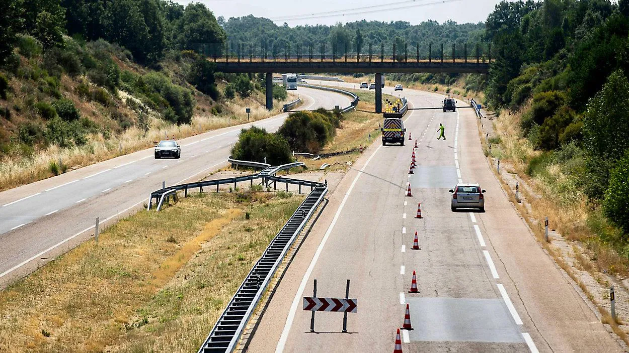 Autovía A‑52 (Rías Bajas), en el kilómetro 65, en el término municipal de Cernadilla, provincia de Zamora, España.