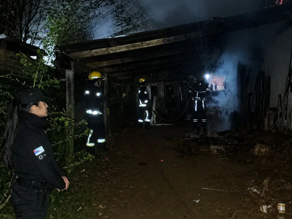 Investigan una posible intervención humana en el incendio fatal de Jardín América