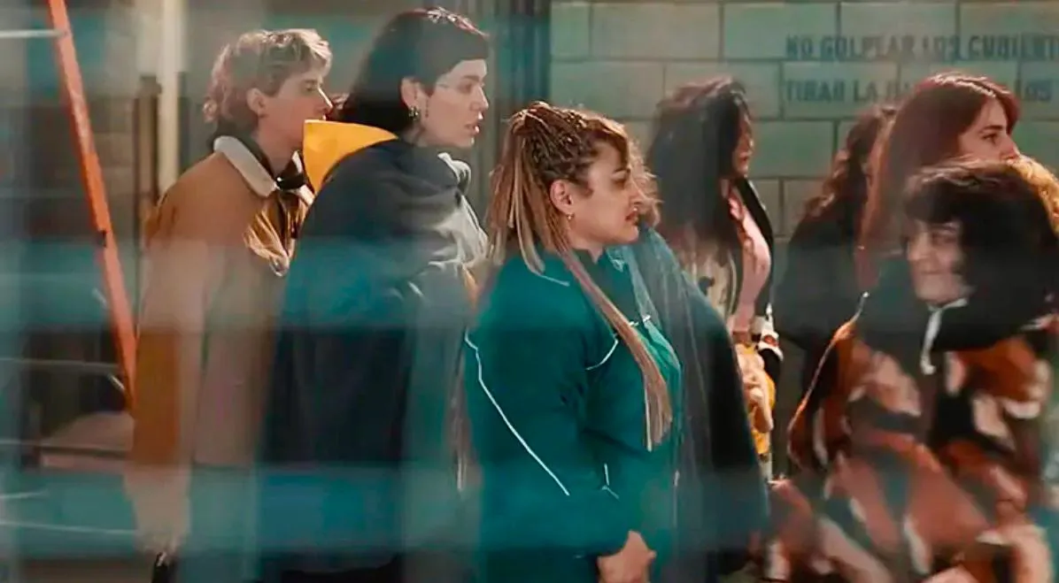 Escenas de Netfliux de la serie de 6 capítulos de En el barro