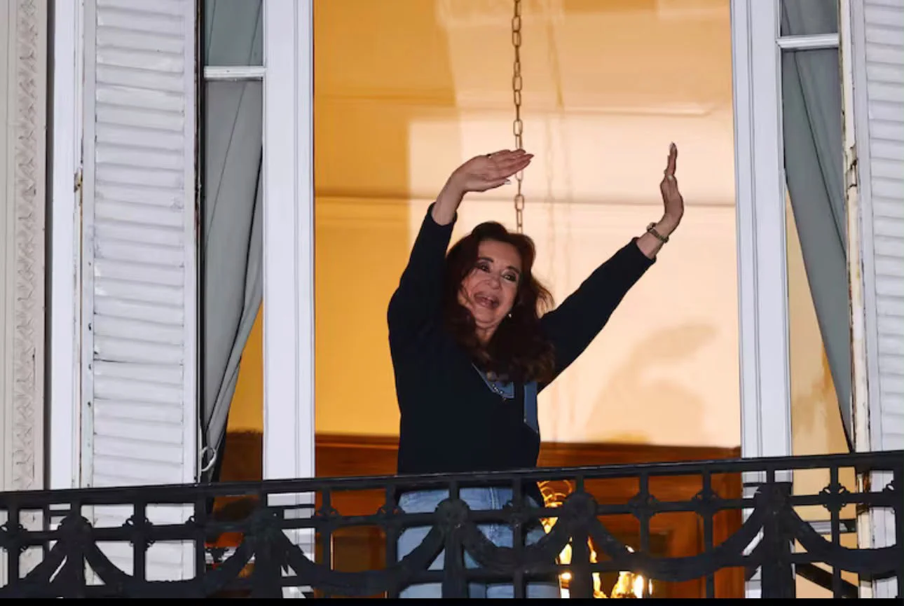 Cristina Kirchner es la principal acusada en el caso conocido como Hotesur - Los Sacues Hernan Zenteno - La Nacion