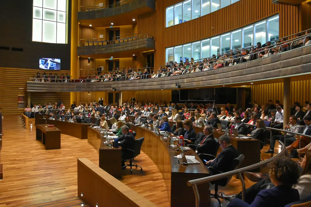 d64b63c2-b72e-43b1-a216-558964314687