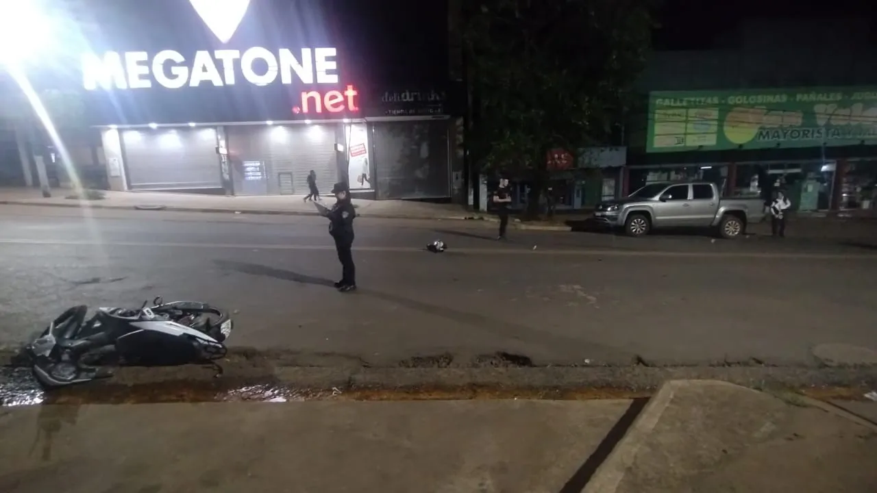 Eldorado joven motociclista murió tras contra una camioneta estacionada