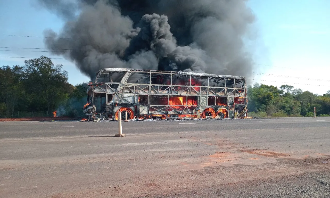 Se incendió un colectivo en San José