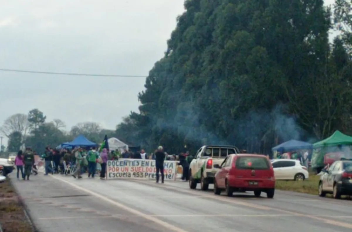 Corte total de ruta por protesta docente en San Vicente