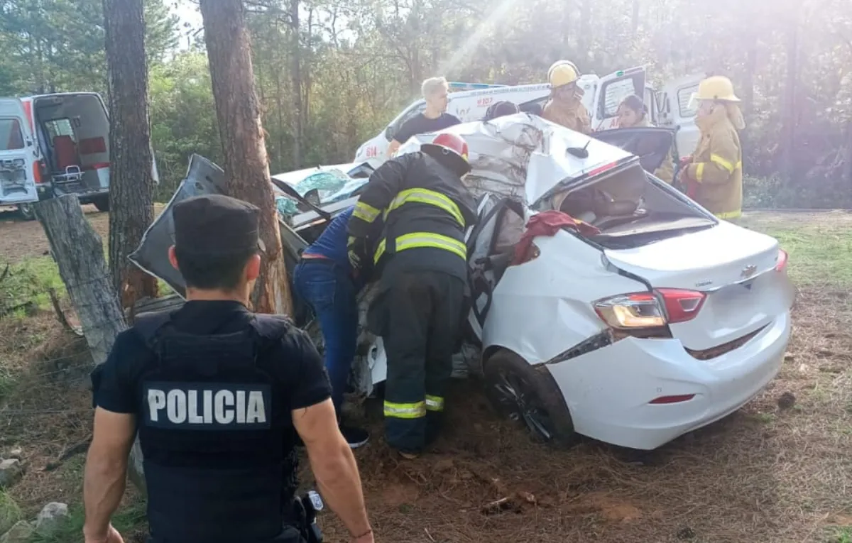 Murió un hombre tras despistar con su auto en Dos de Mayo